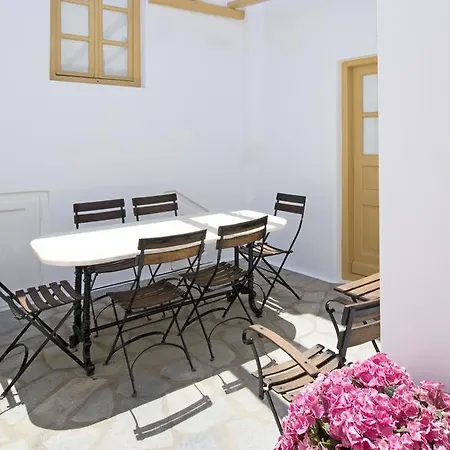 Erato Traditional Town House *