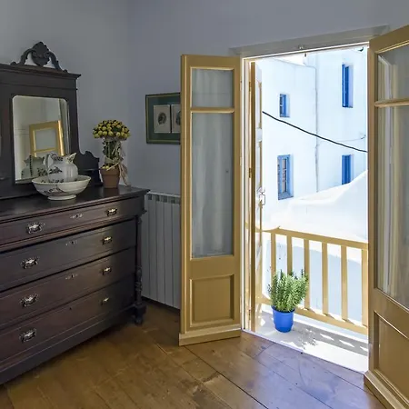 Erato Traditional Town House Апартаменты *