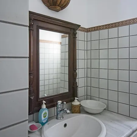 Erato Traditional Town House Апартаменты *