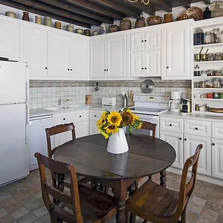 Erato Traditional Town House *
