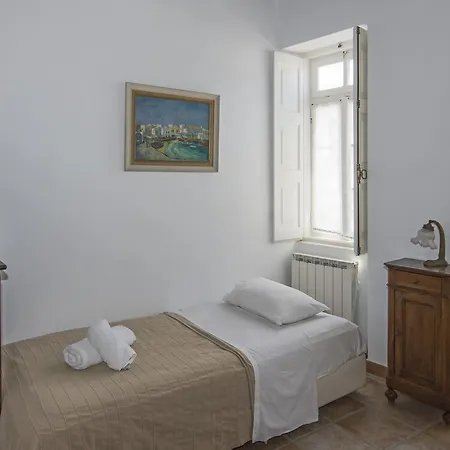 Erato Traditional Town House *