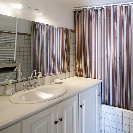 Erato Traditional Town House *